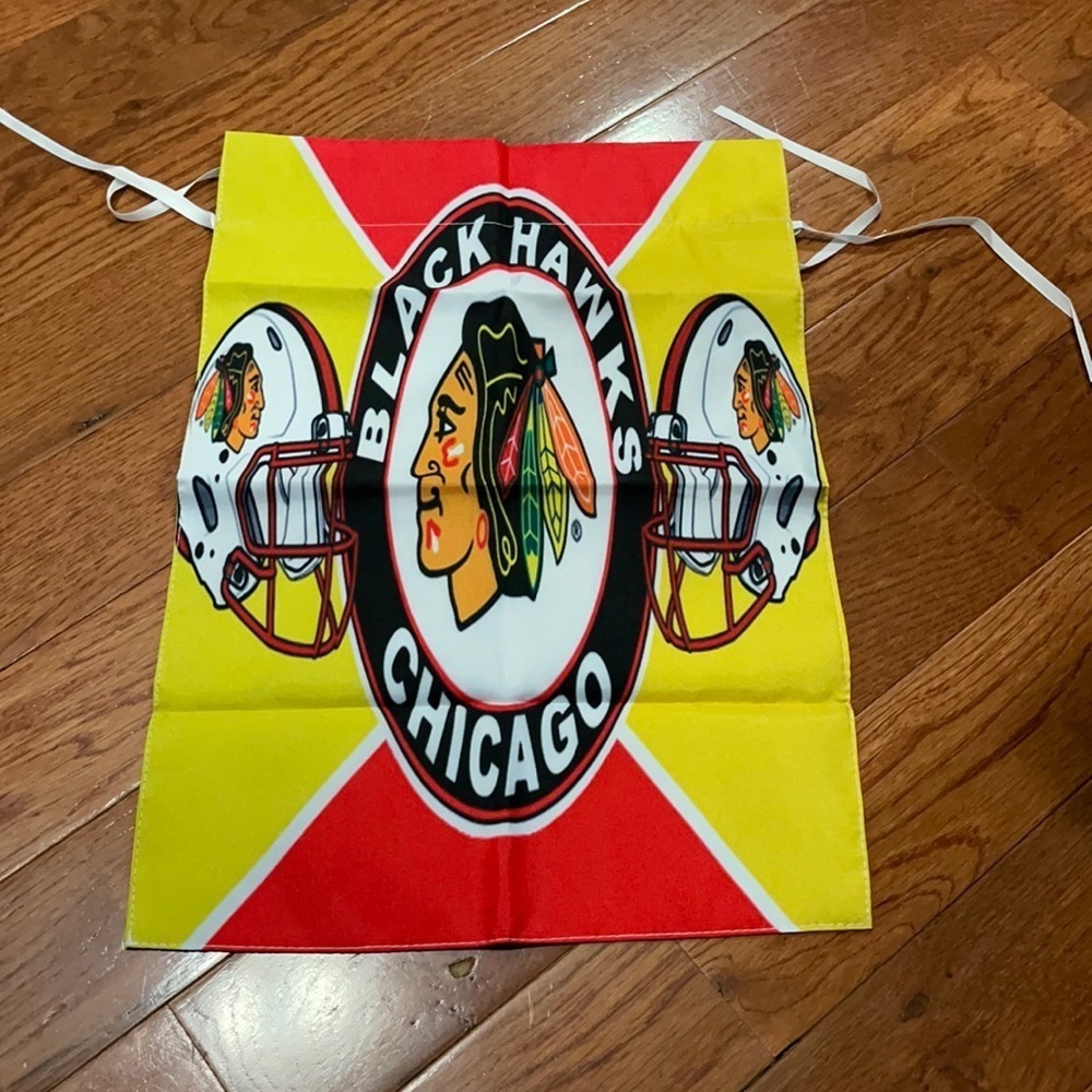 New. Chicago Blackhawks garden flag